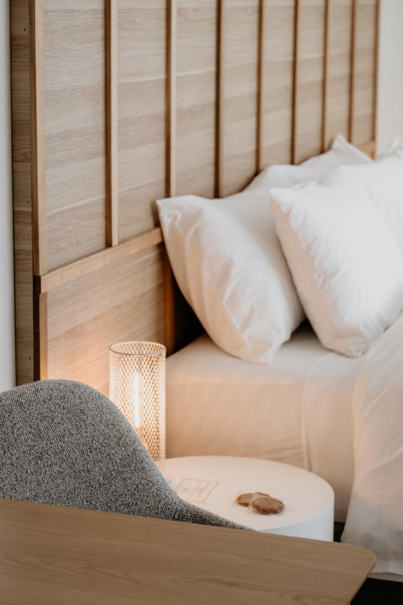 The Oak & Anchor Hotel Порт-Фері Екстер'єр фото A bed with two pillows