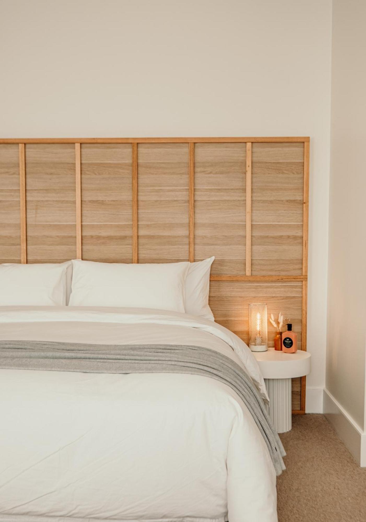 The Oak & Anchor Hotel Порт-Фері Екстер'єр фото A bamboo headboard