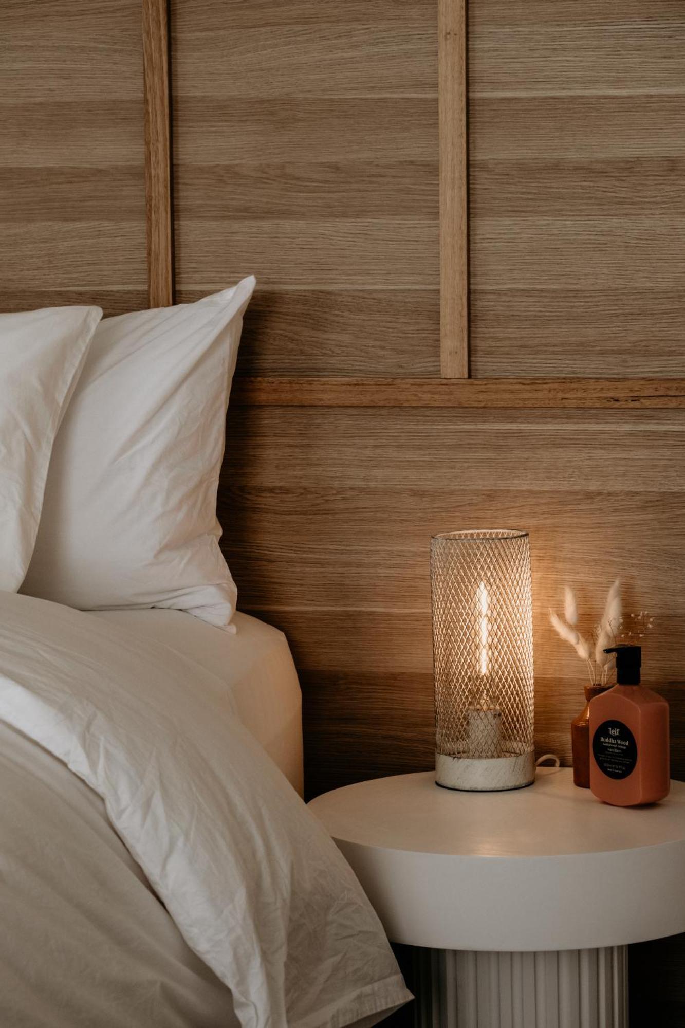 The Oak & Anchor Hotel Порт-Фері Екстер'єр фото A lamp on a bedside table