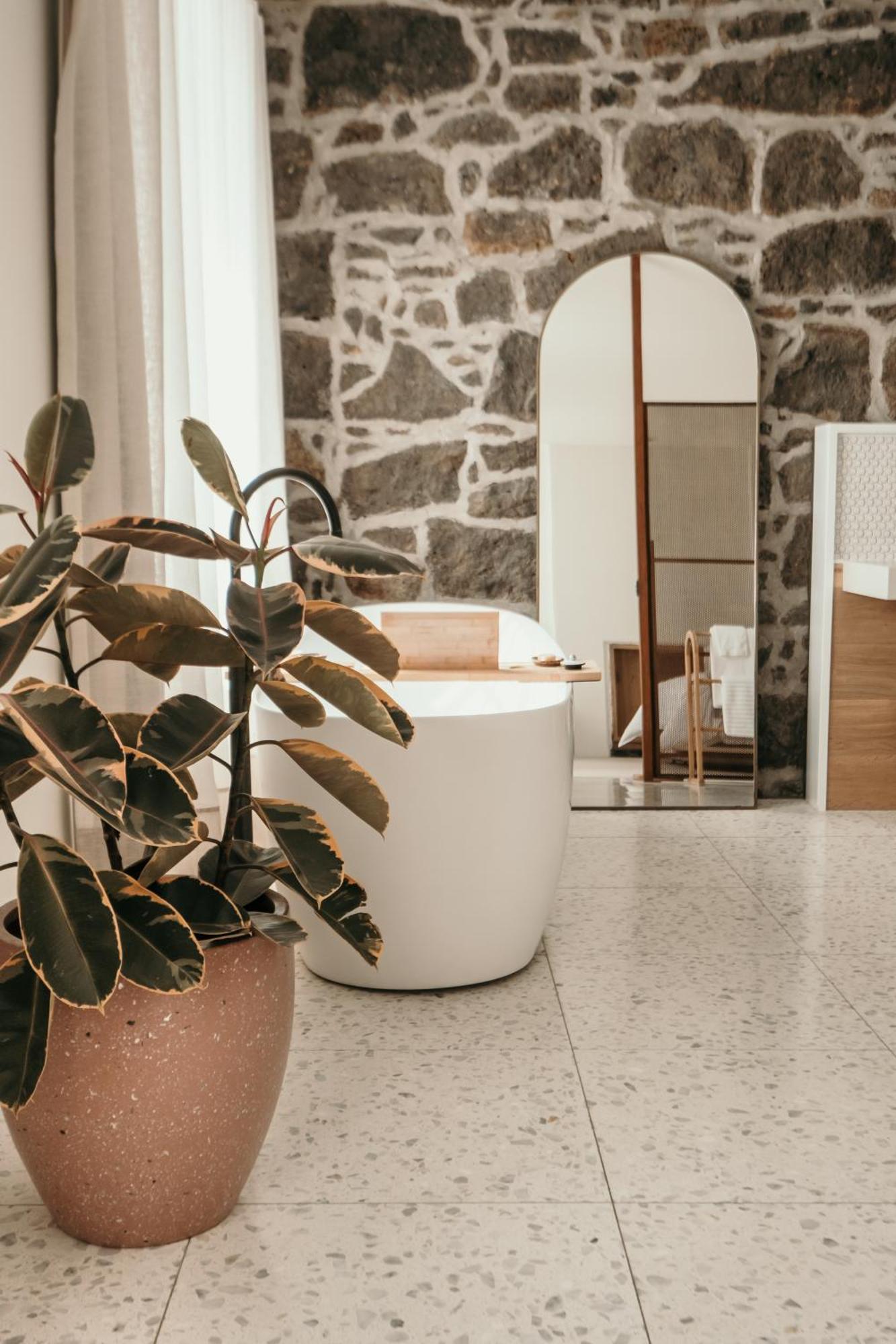 The Oak & Anchor Hotel Порт-Фері Екстер'єр фото Bathroom with a freestanding bathtub